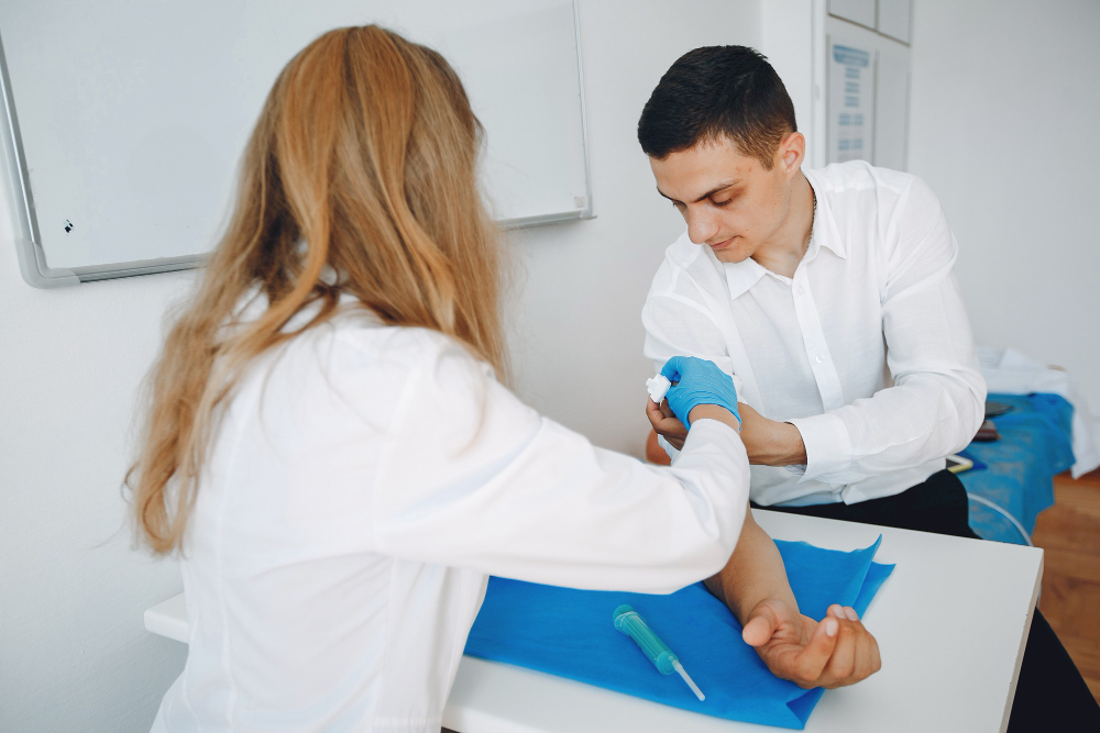 Free photo man and woman take blood for analysis
